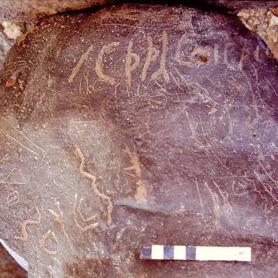 inscription of siglum BTH 104