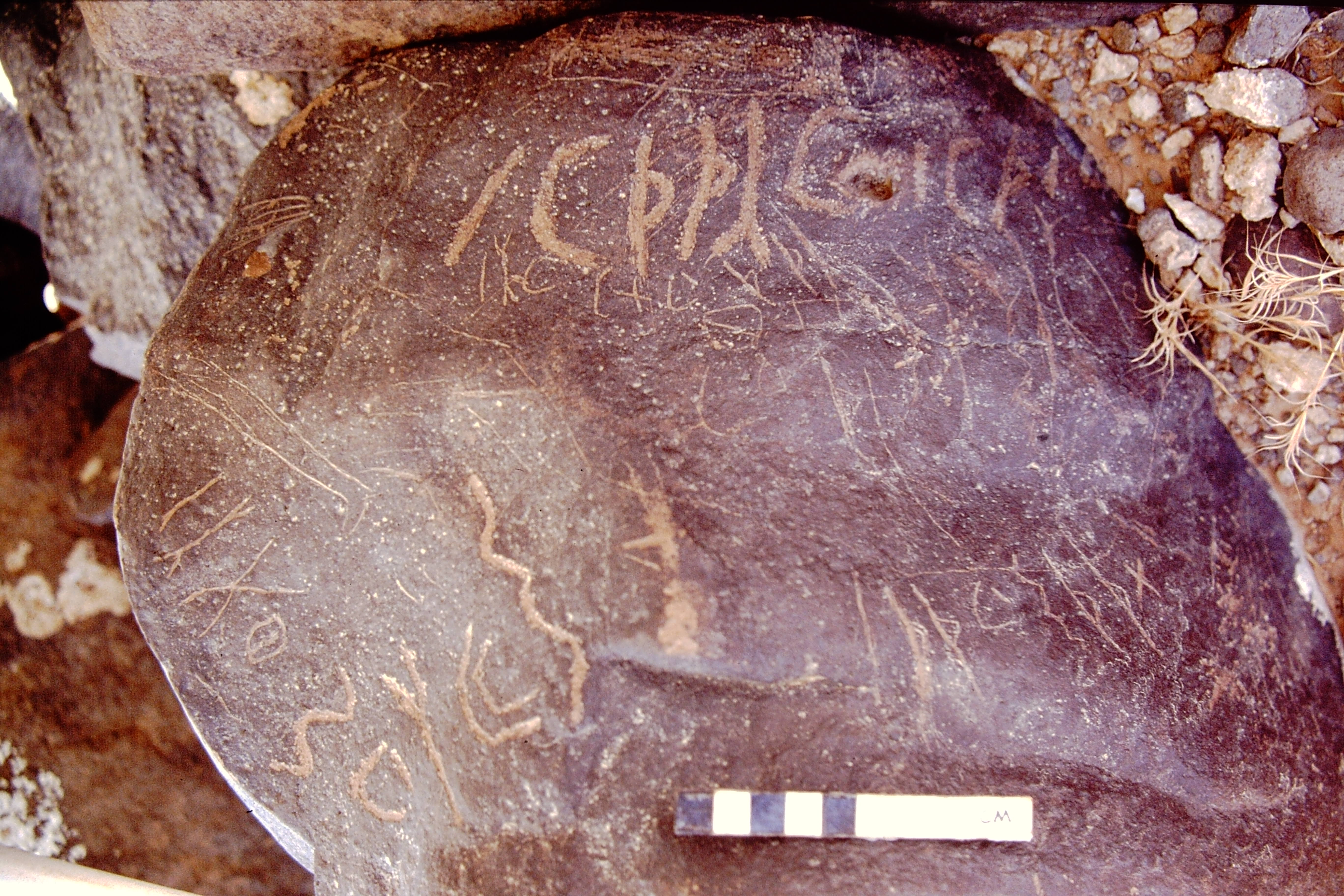 inscription of siglum BTH 104