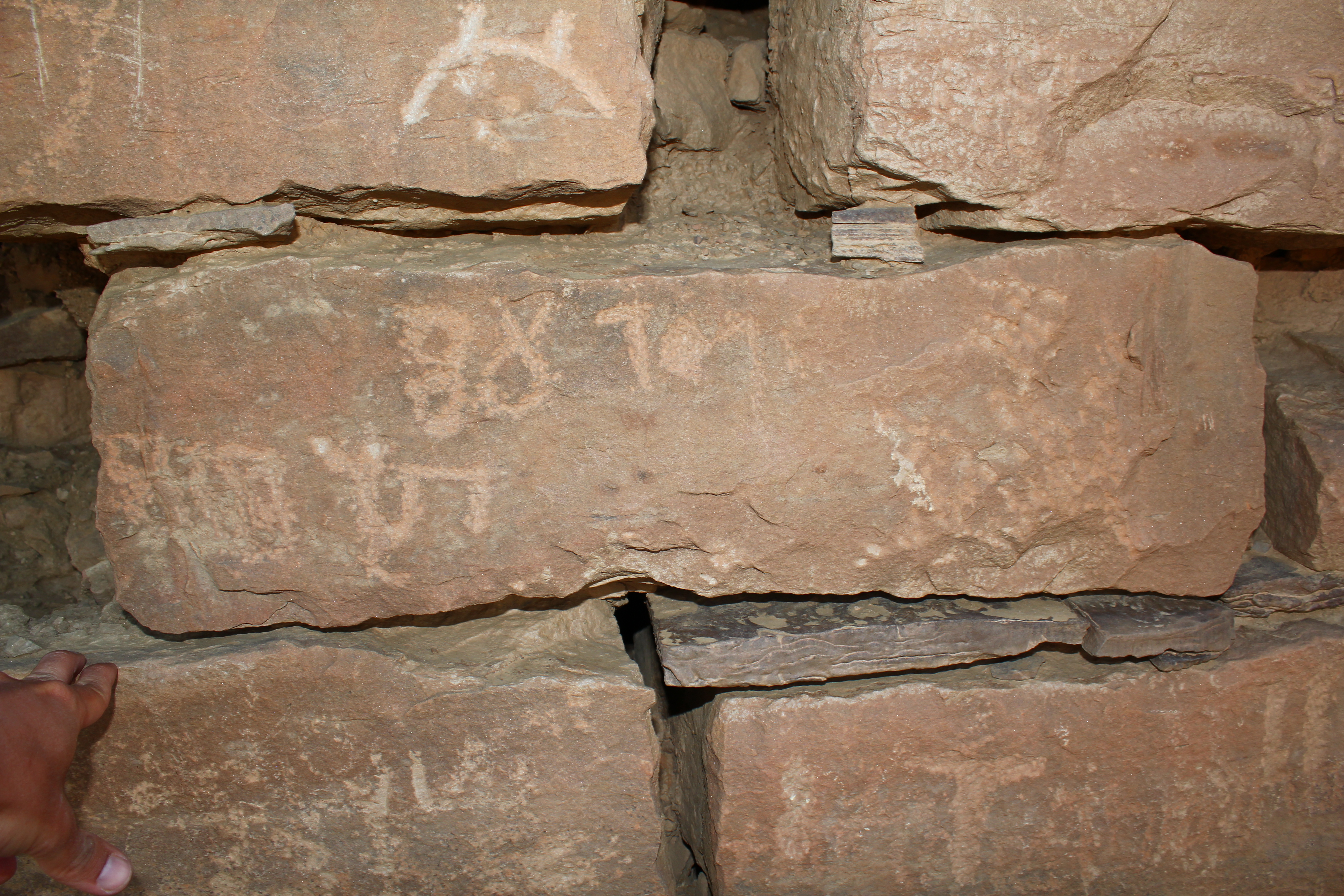 inscription of siglum ELHT Manṭar Banī ʿAtiyah Tay 2