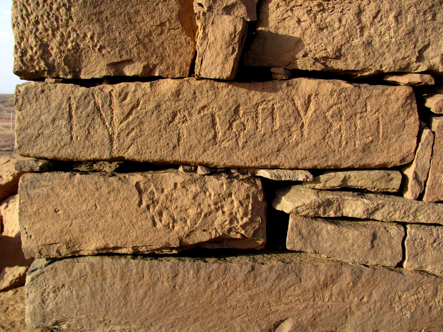 inscription of siglum ELHT Manṭar Banī ʿAtiyah Tay 4