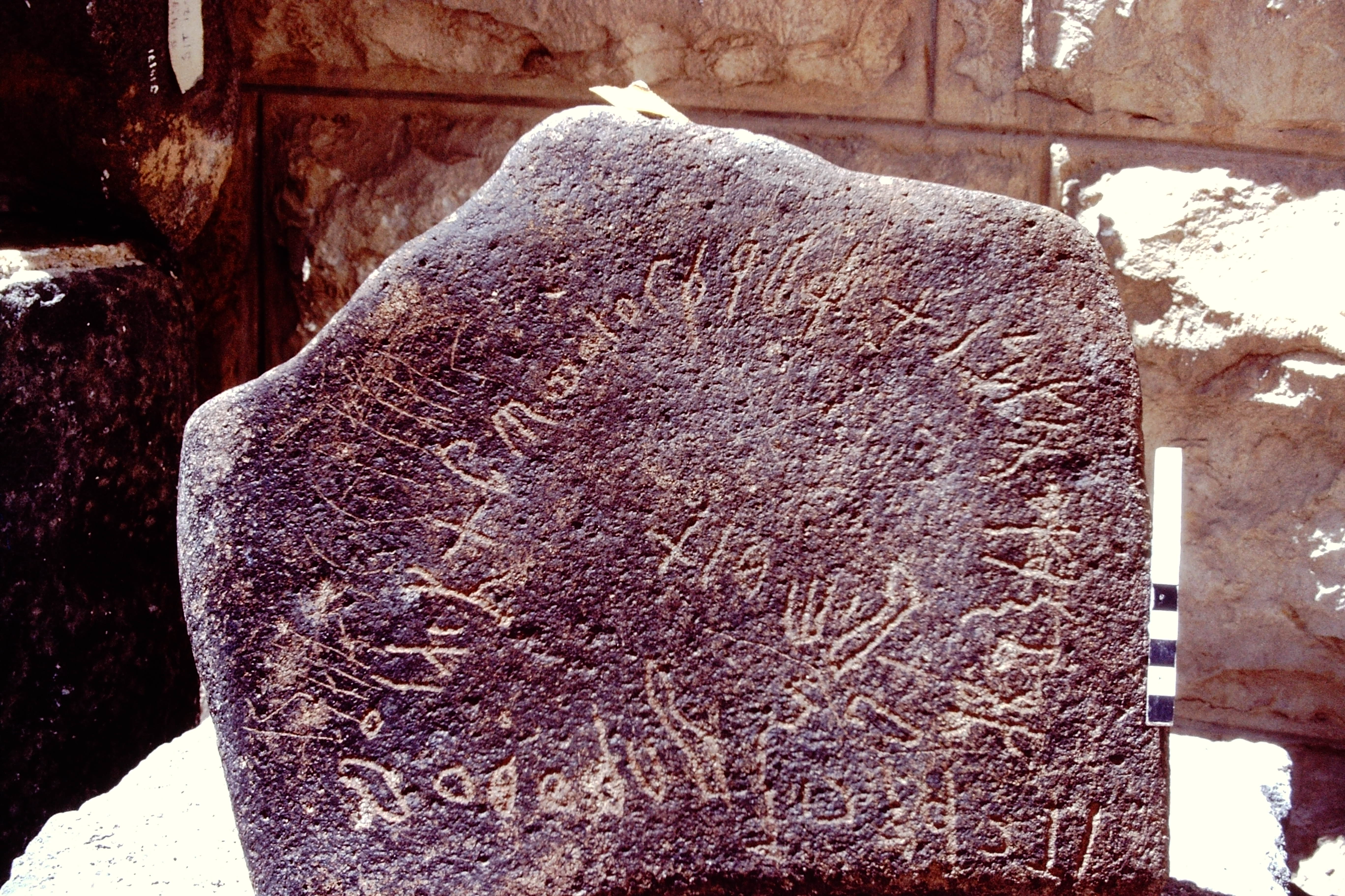 inscription of siglum HCH 144