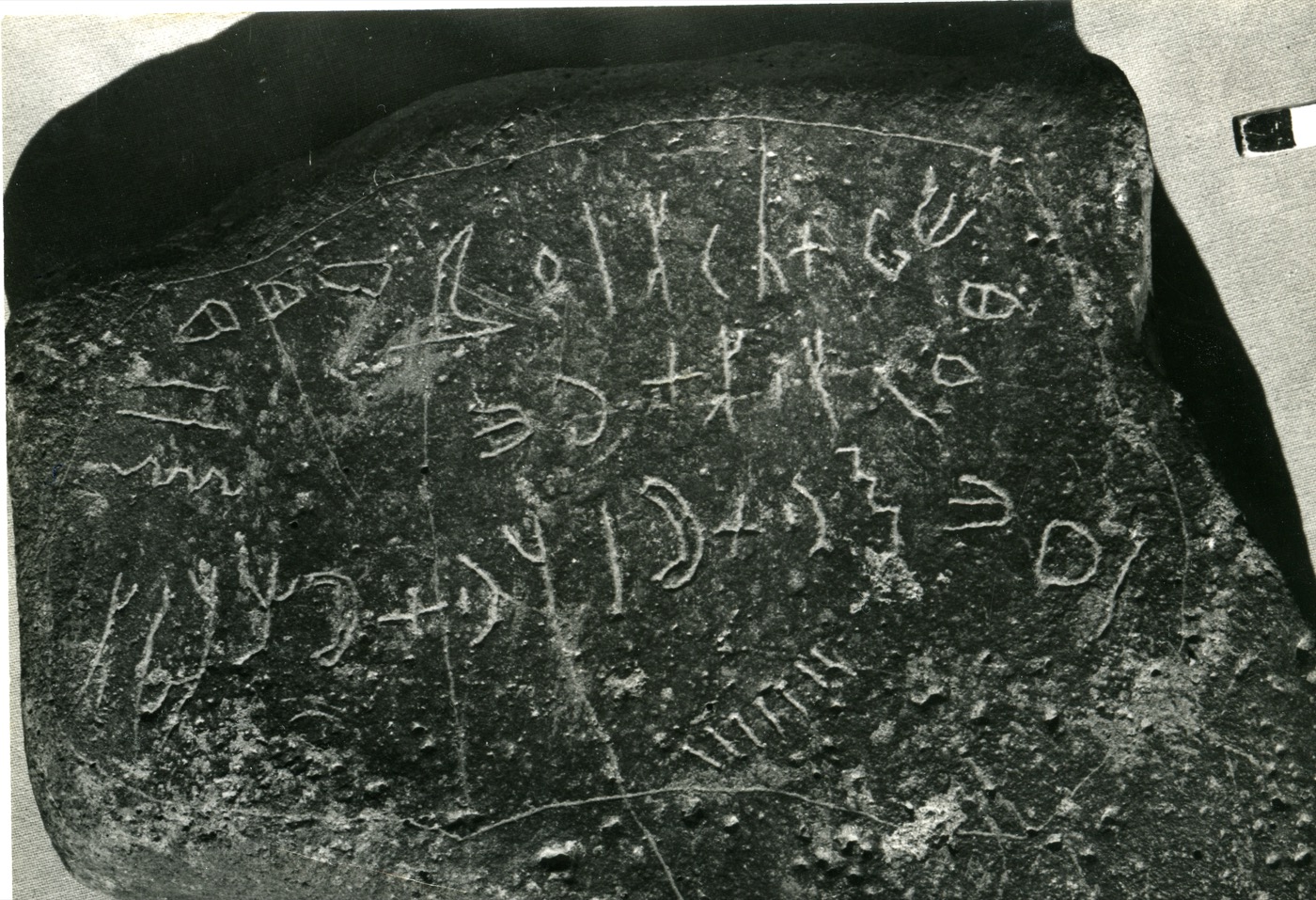 inscription of siglum HCH 33