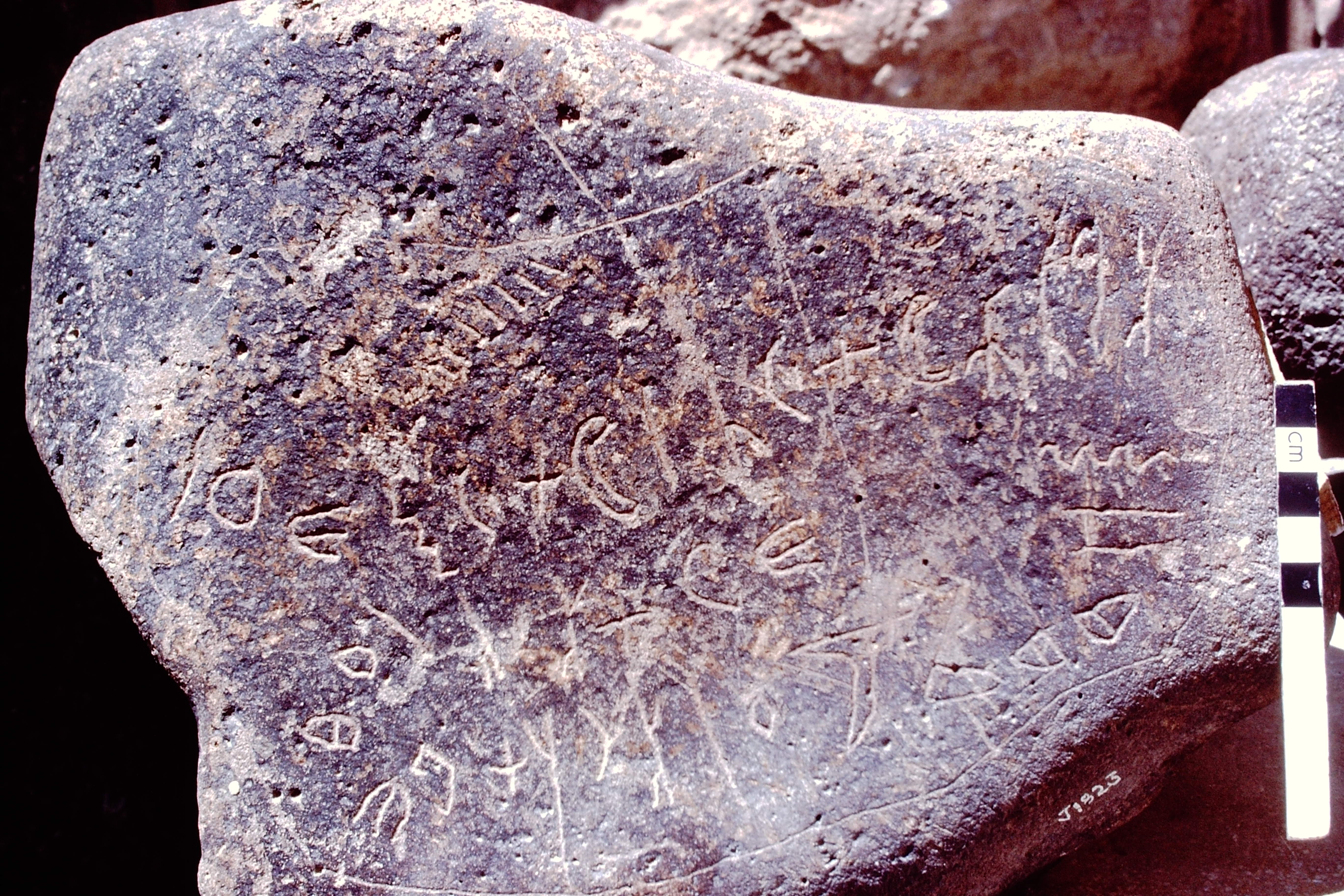 inscription of siglum HCH 33