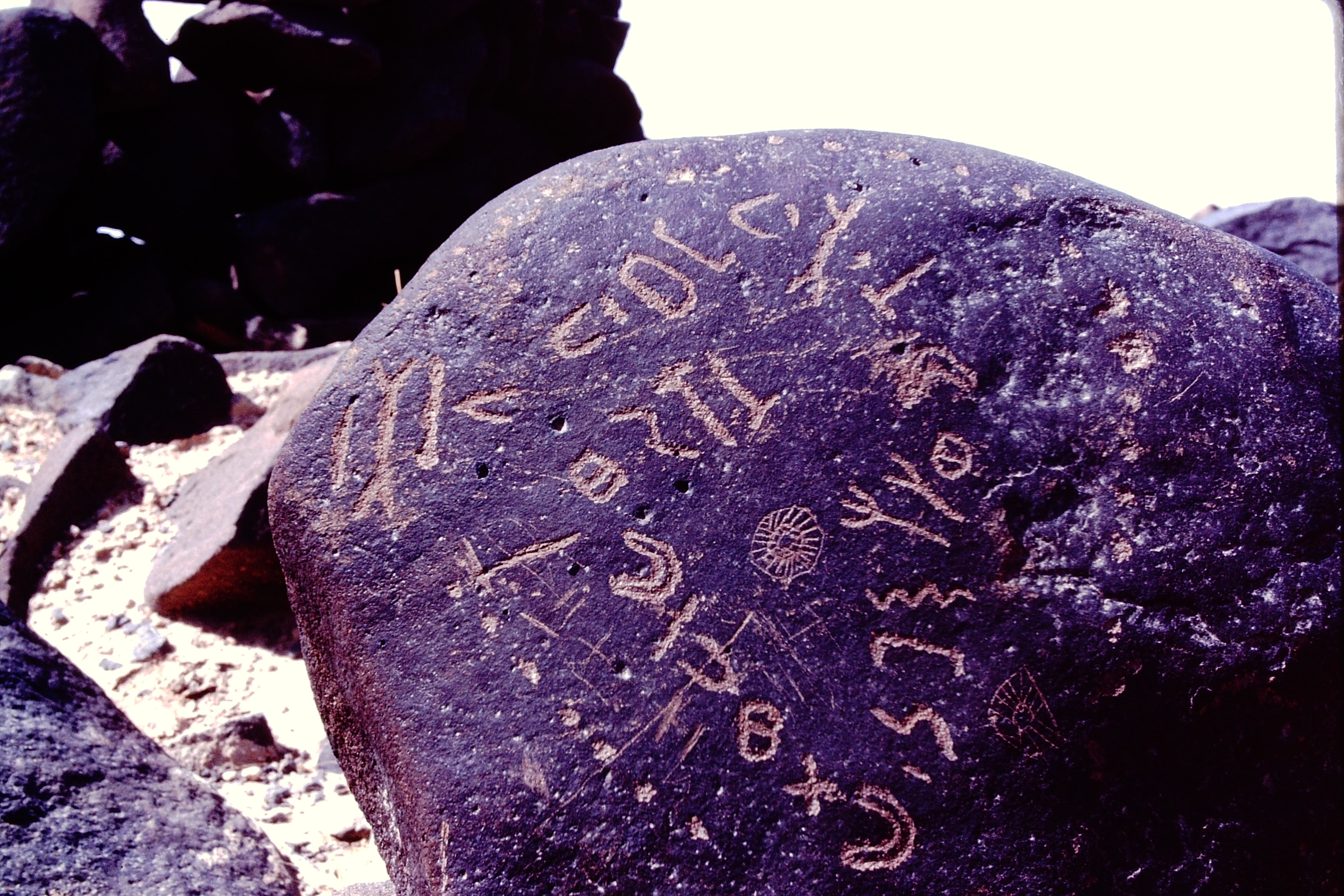 inscription of siglum KWQ 70