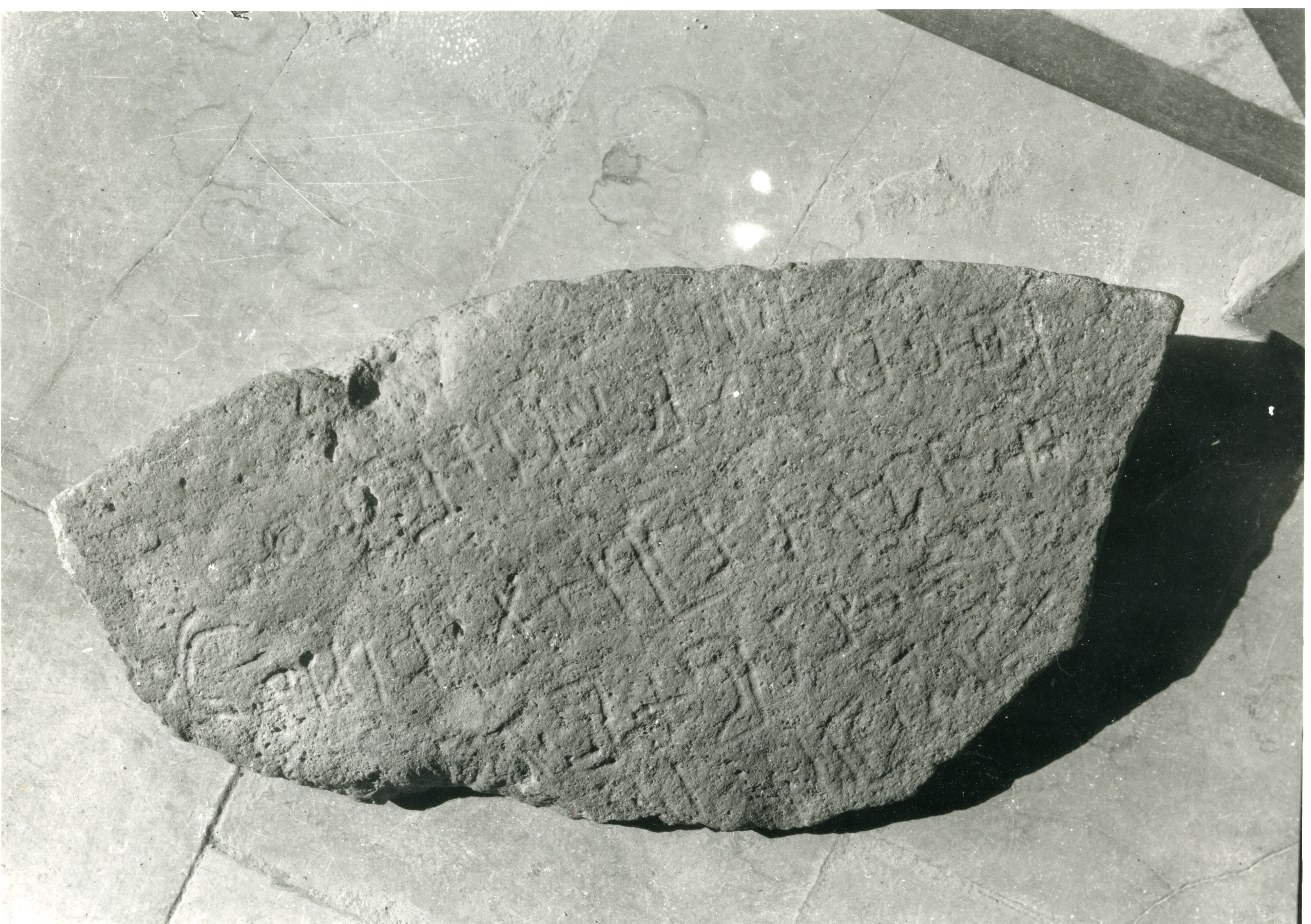 inscription of siglum NST 2