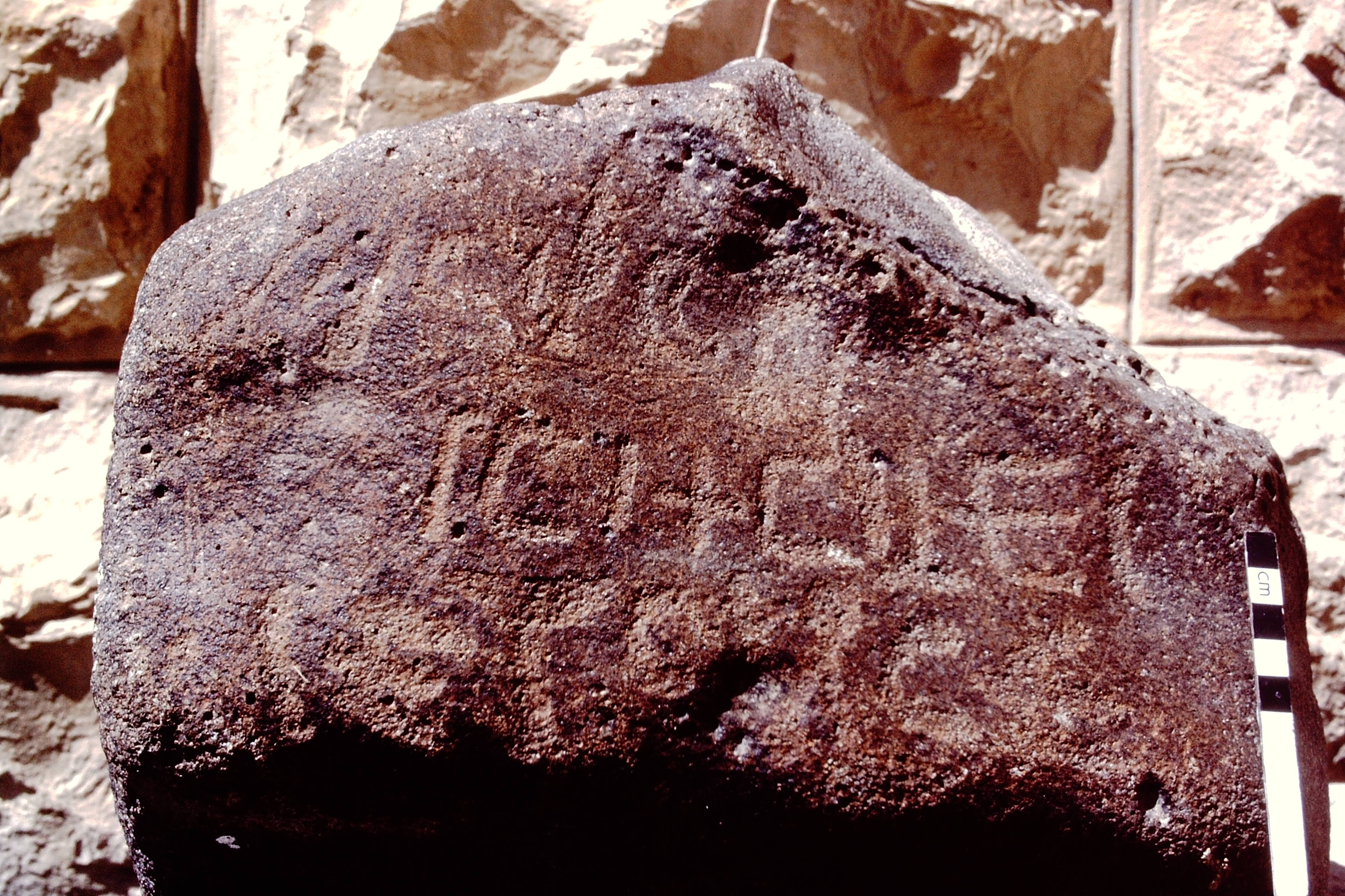 inscription of siglum WH 40