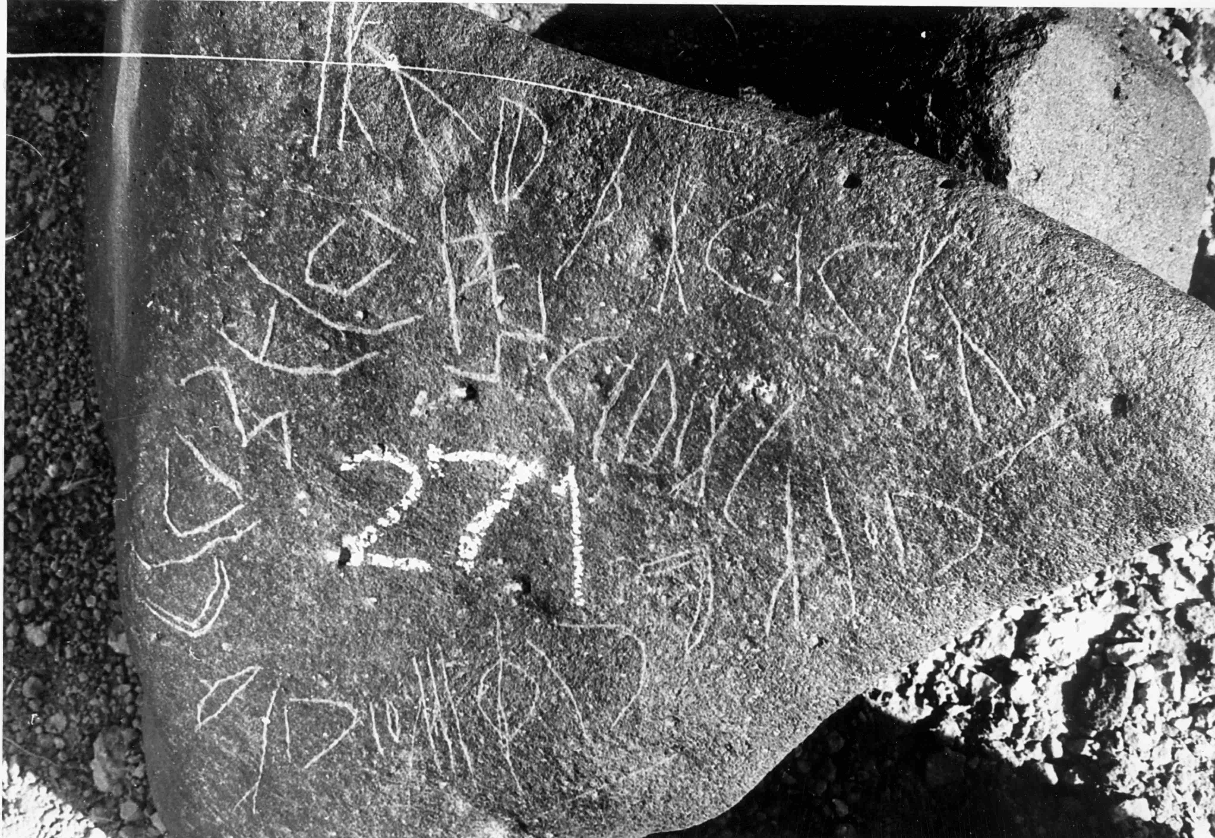 inscription of siglum WH 832