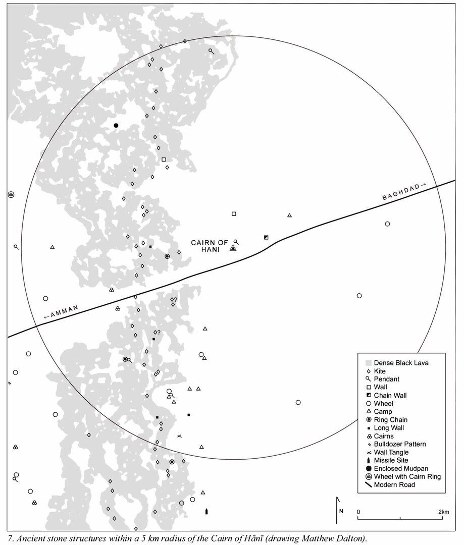 Stone structures in vicinity of Cairn of Hāniʾ